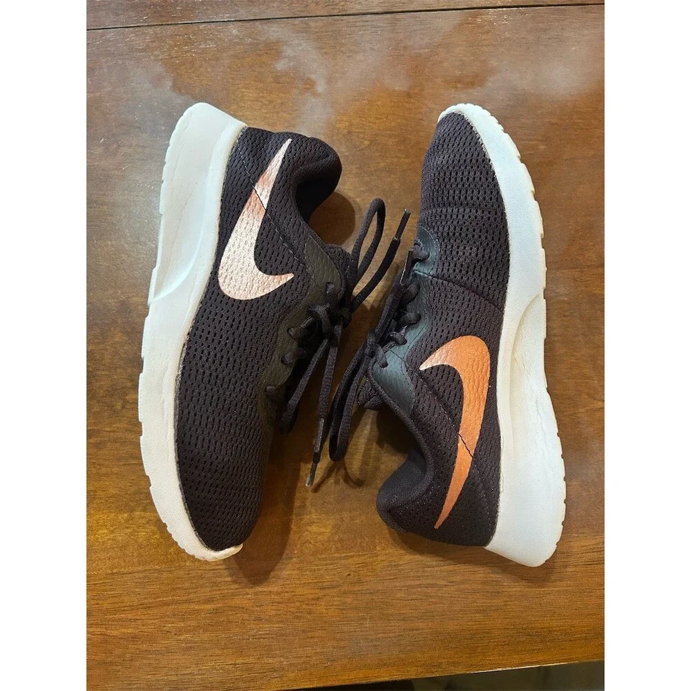 Nike Tanjun Women's Running Shoes Burgundy Ash/Rose Gold Size 7.5